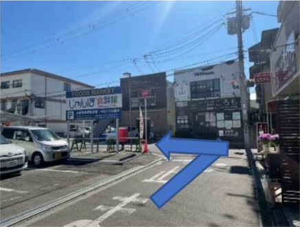 ④交差点を左へ