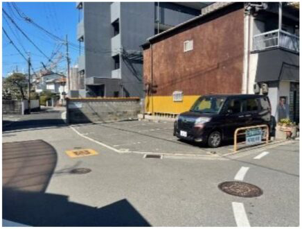 ⑦交差点右手には辻野歯科の
駐車場があります