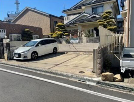 ⑩医院横に駐車場があります。